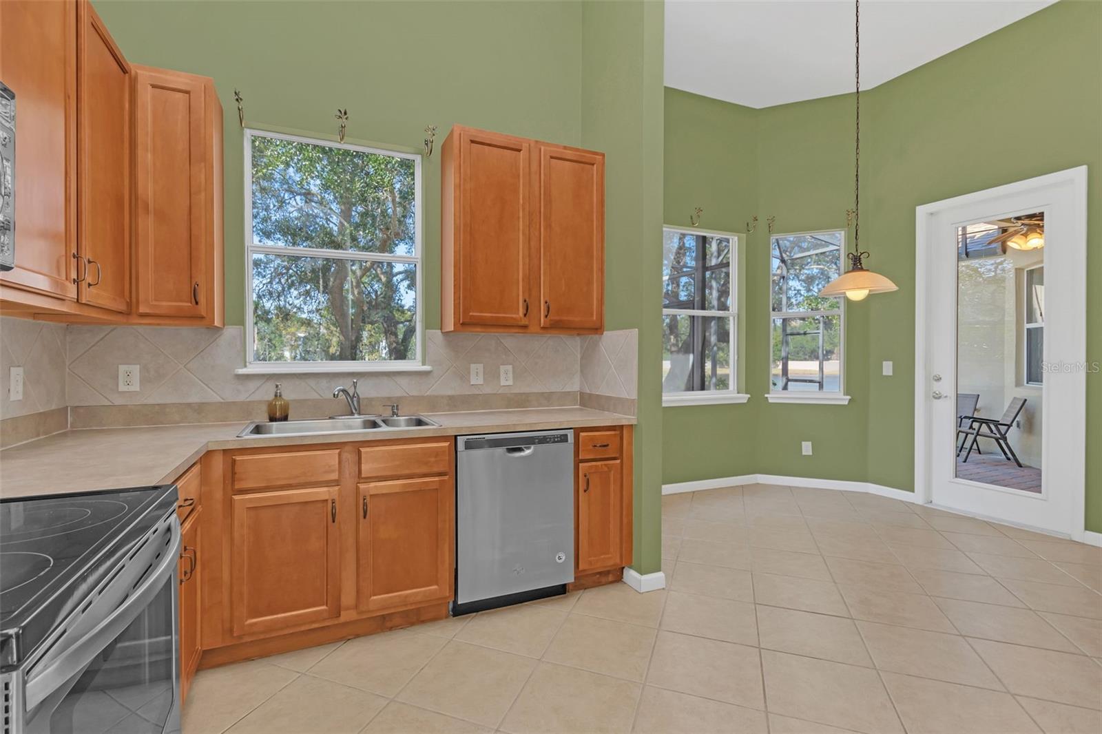 1554 SAINT REGIS PT