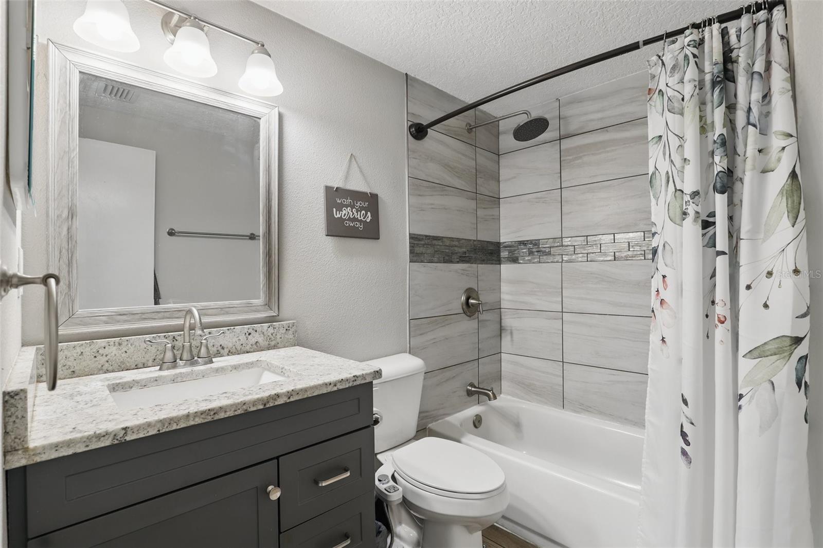 211 AGUA VISTA ST