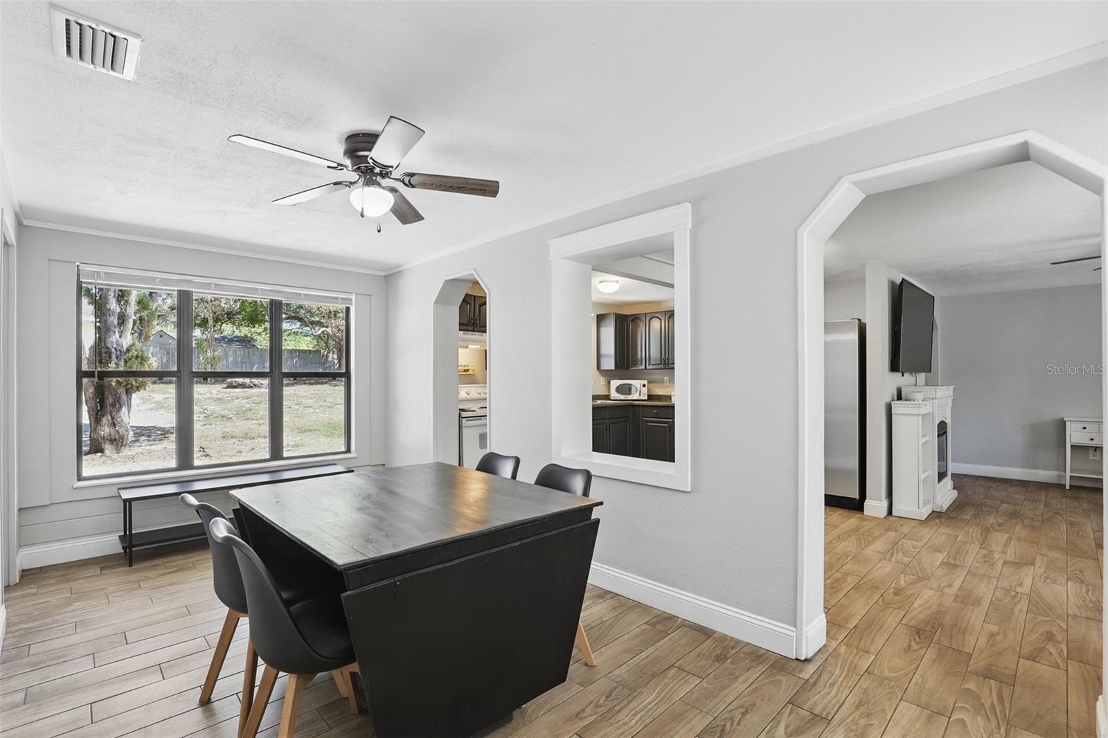 211 AGUA VISTA ST