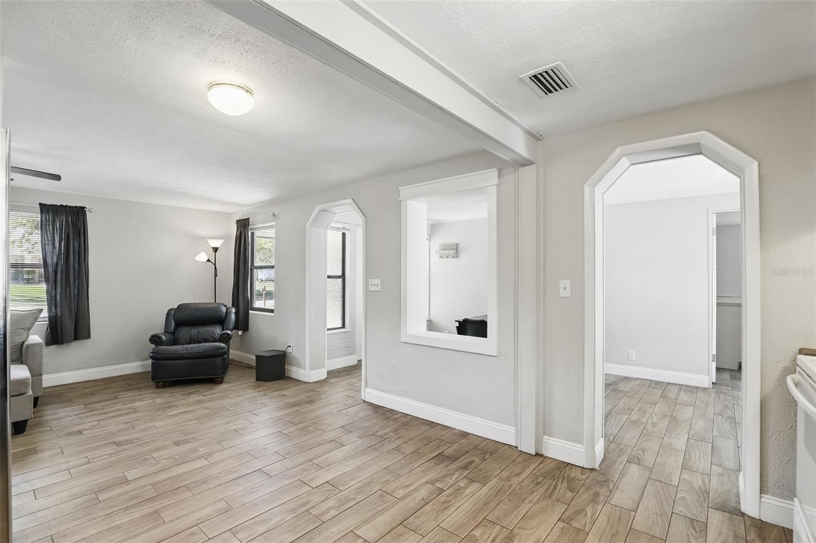 211 AGUA VISTA ST