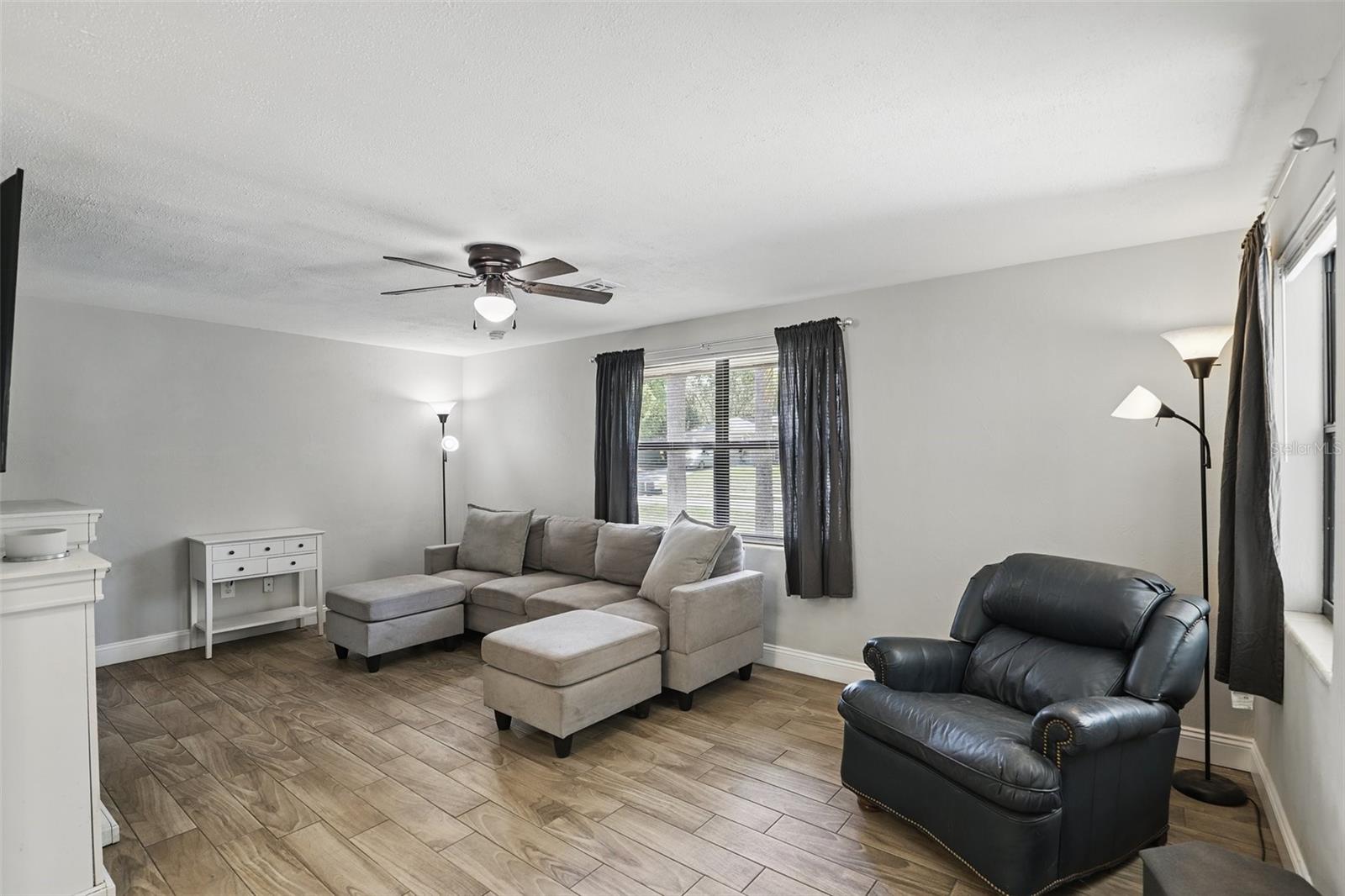211 AGUA VISTA ST