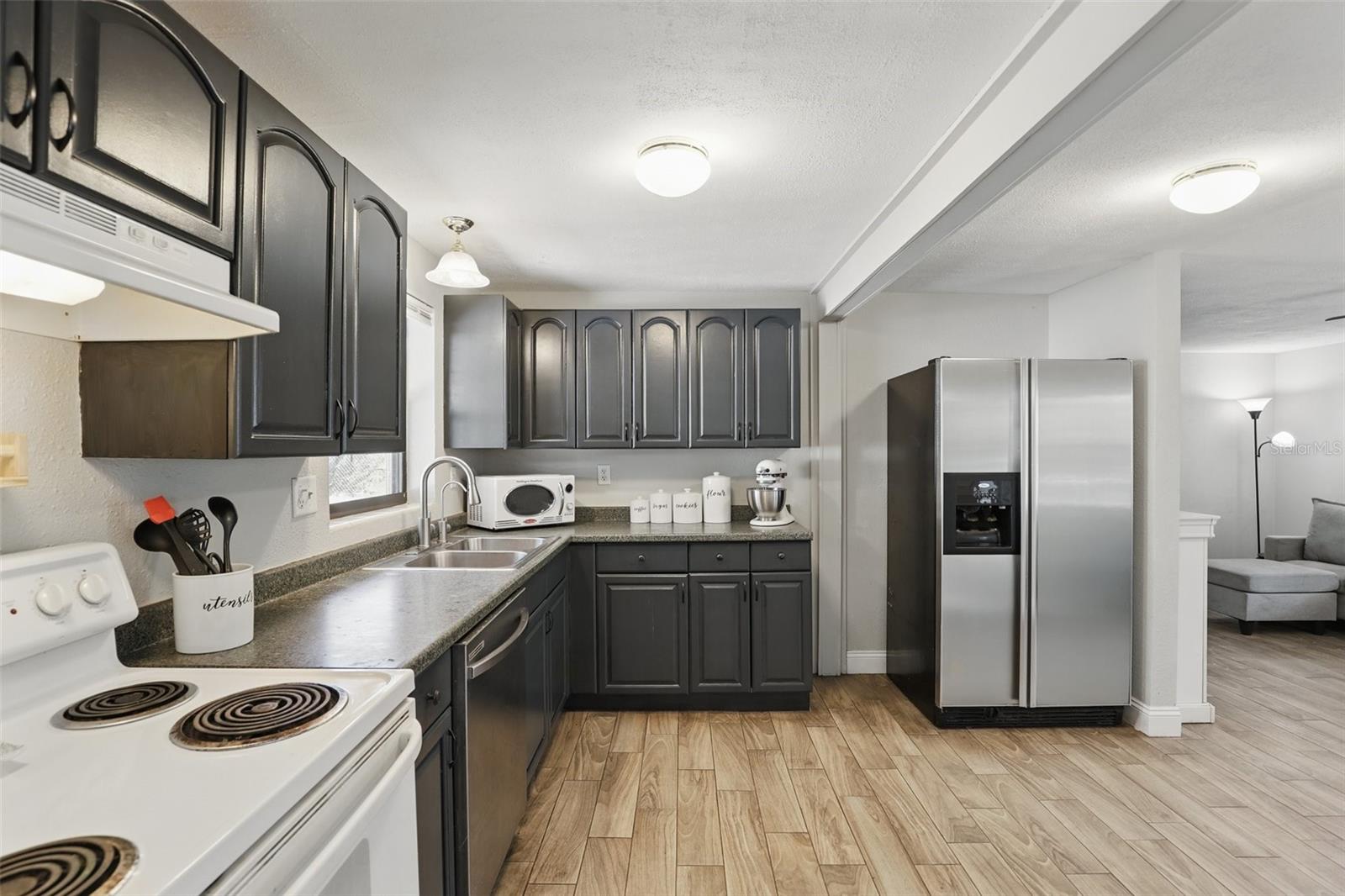 211 AGUA VISTA ST