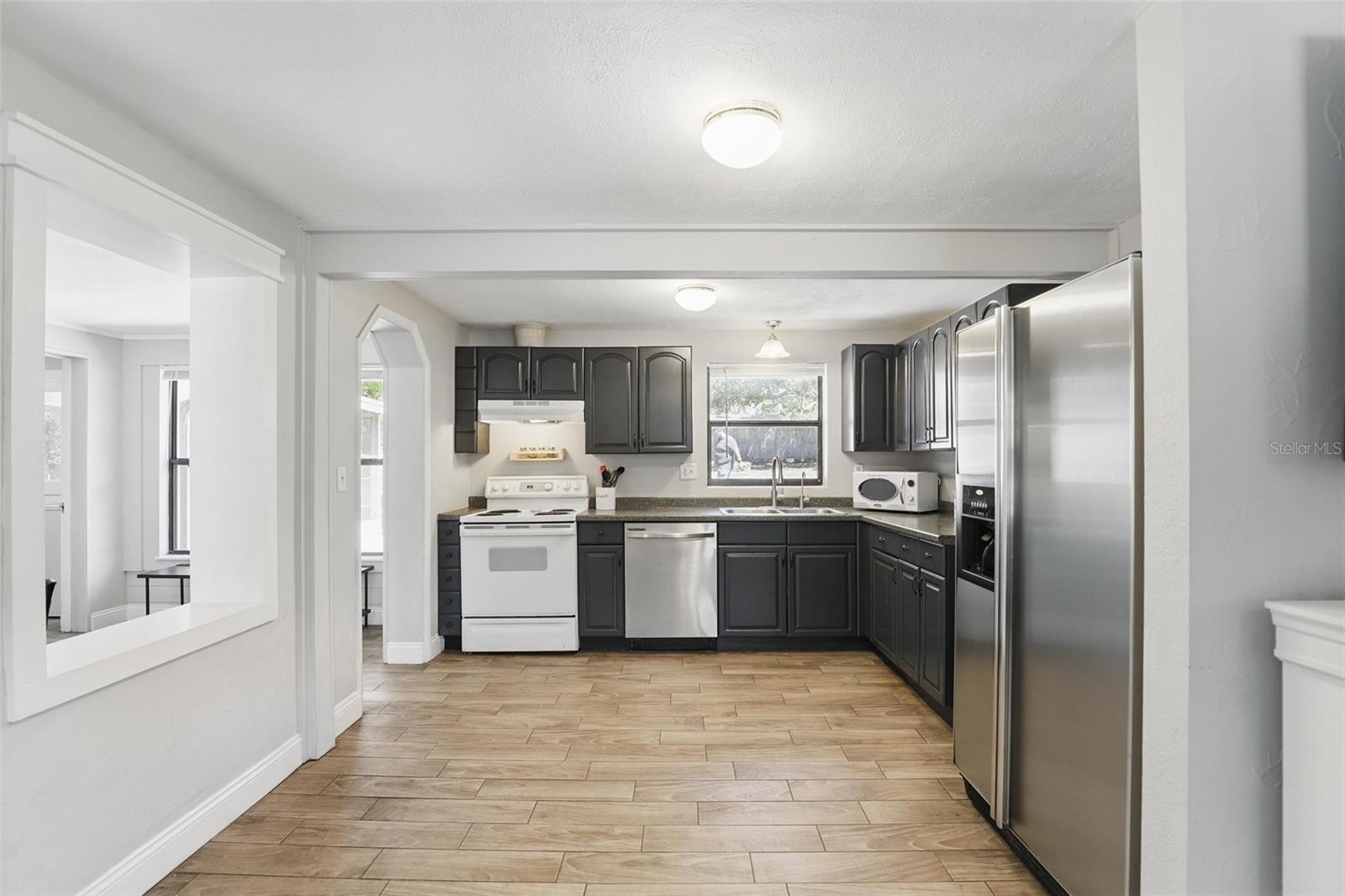 211 AGUA VISTA ST