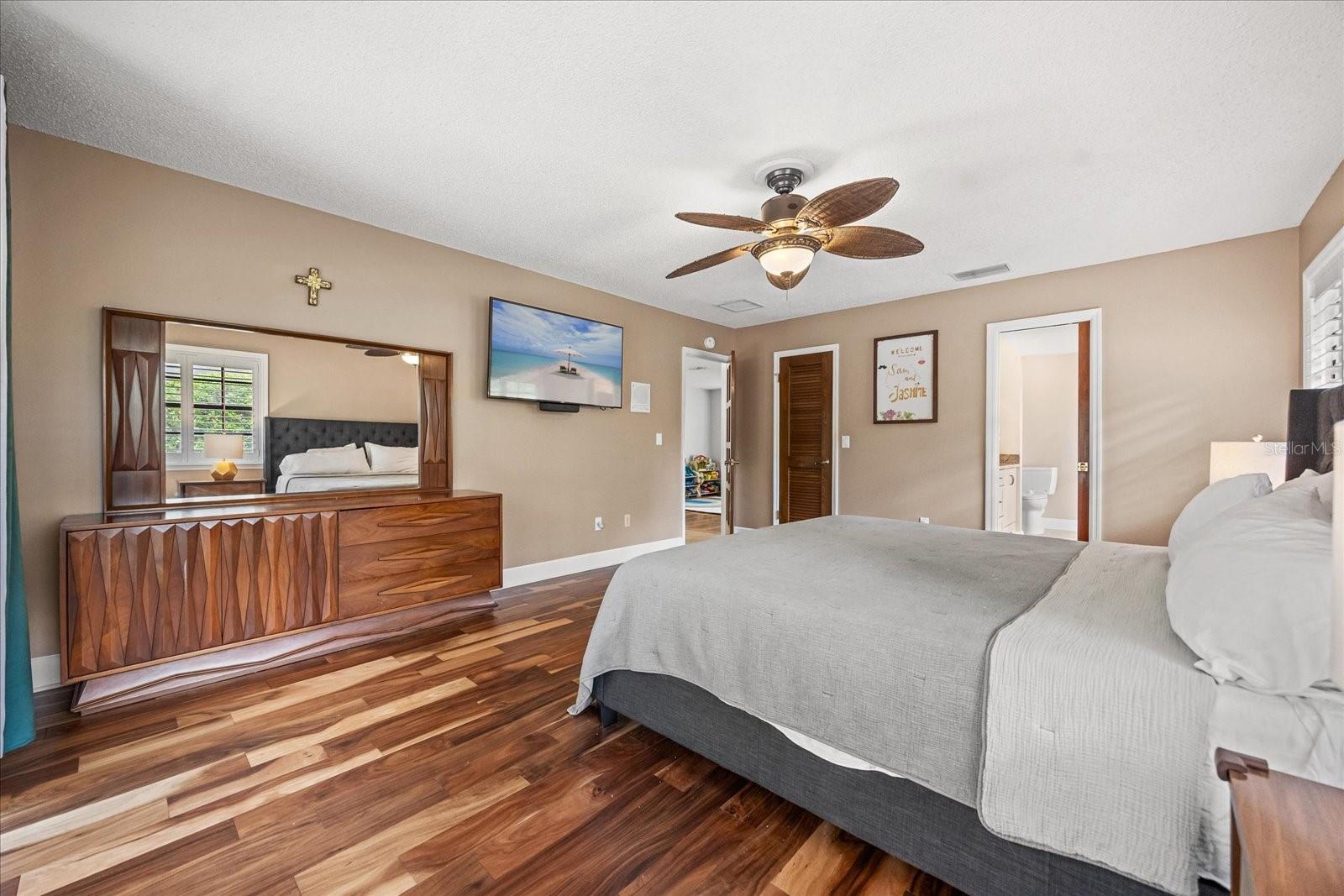 205 N SWEETWATER COVE BLVD