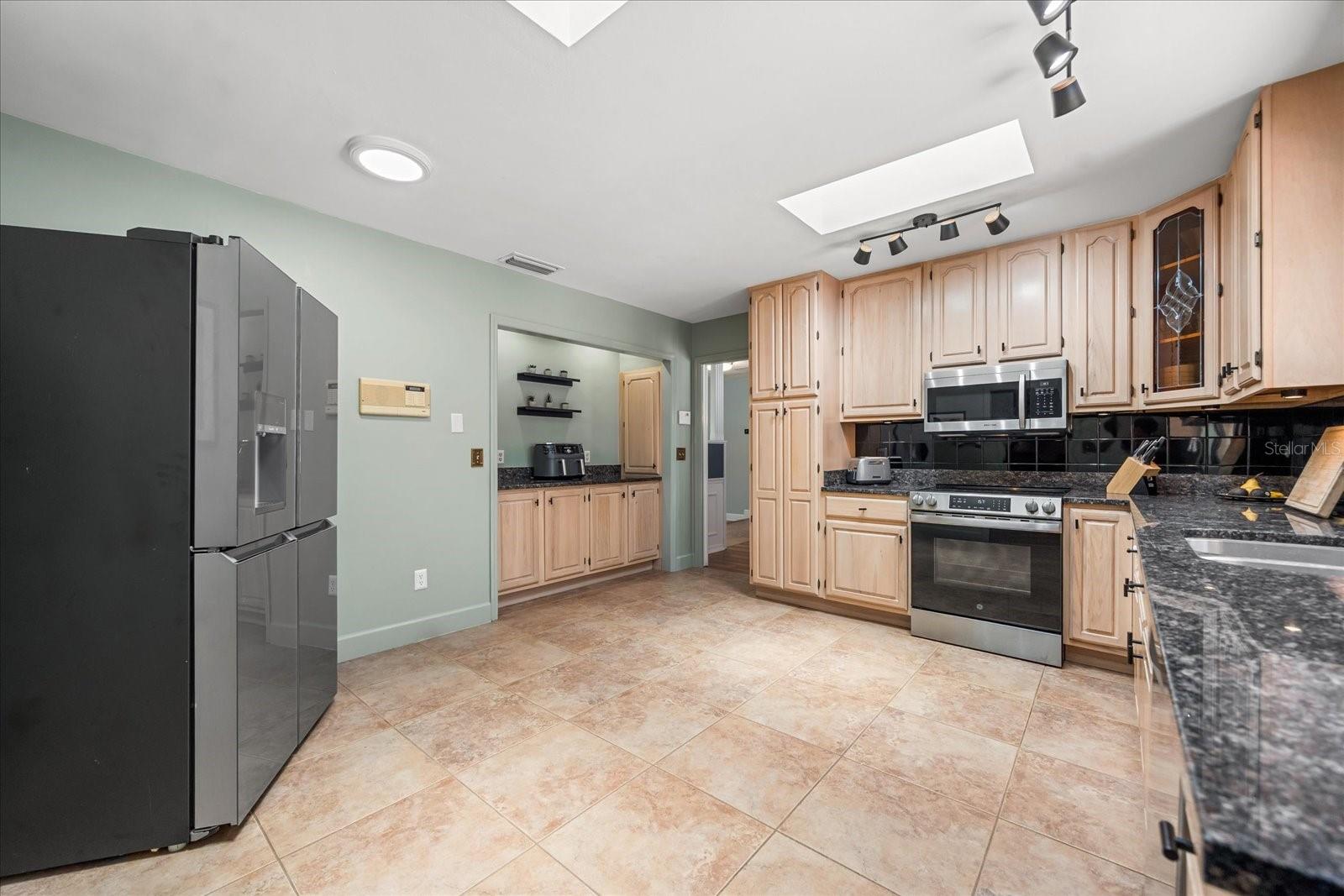 205 N SWEETWATER COVE BLVD