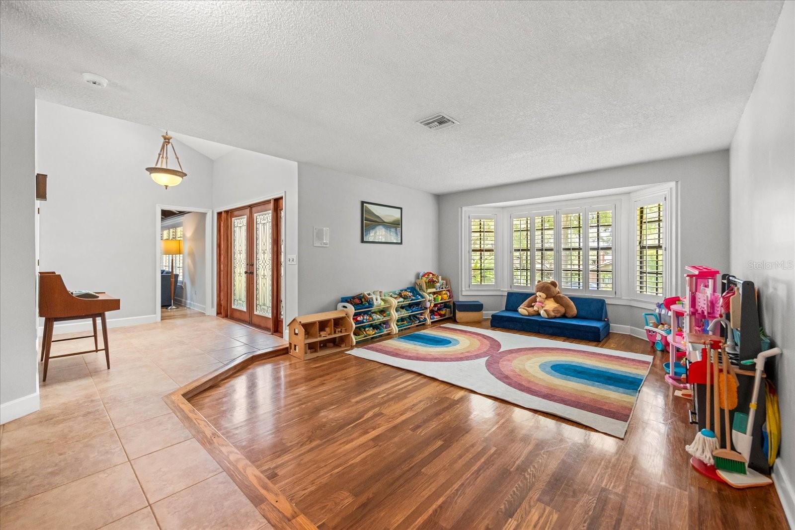 205 N SWEETWATER COVE BLVD