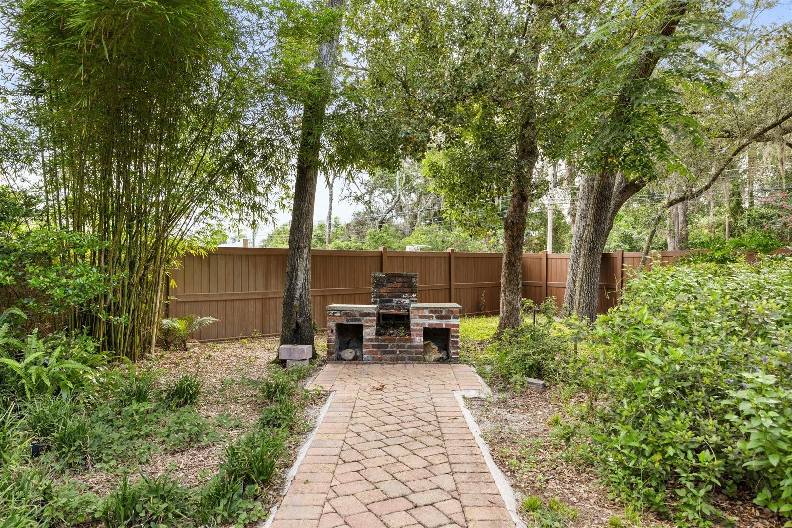 295 FRANCES CIR