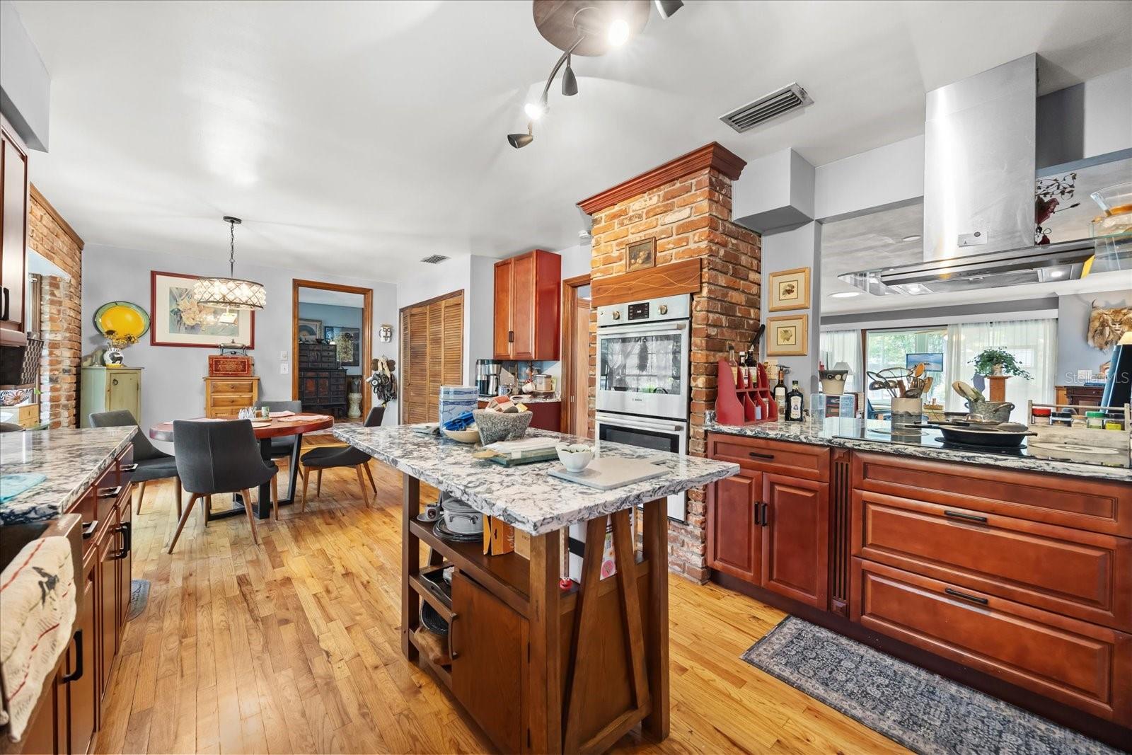 295 FRANCES CIR