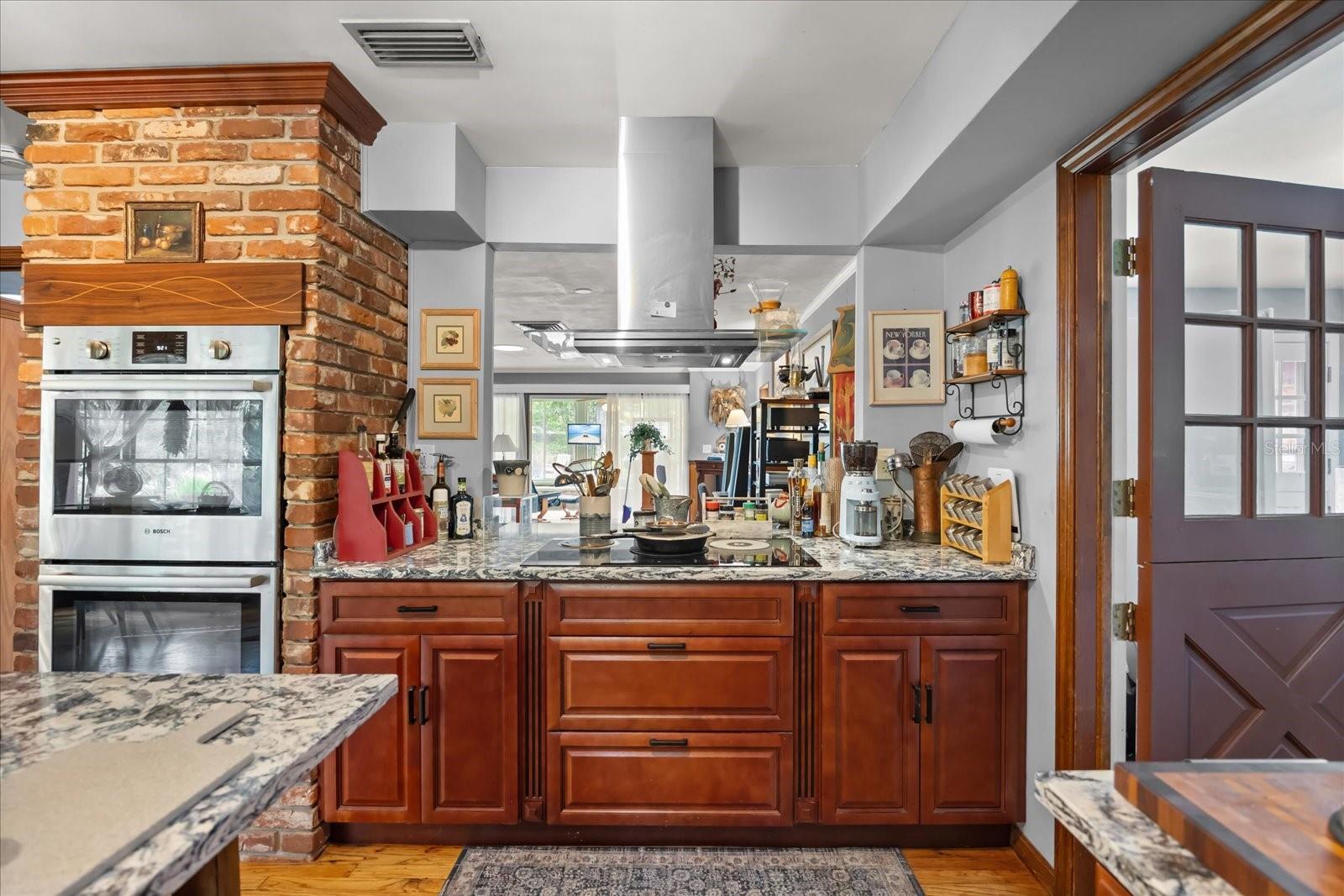 295 FRANCES CIR