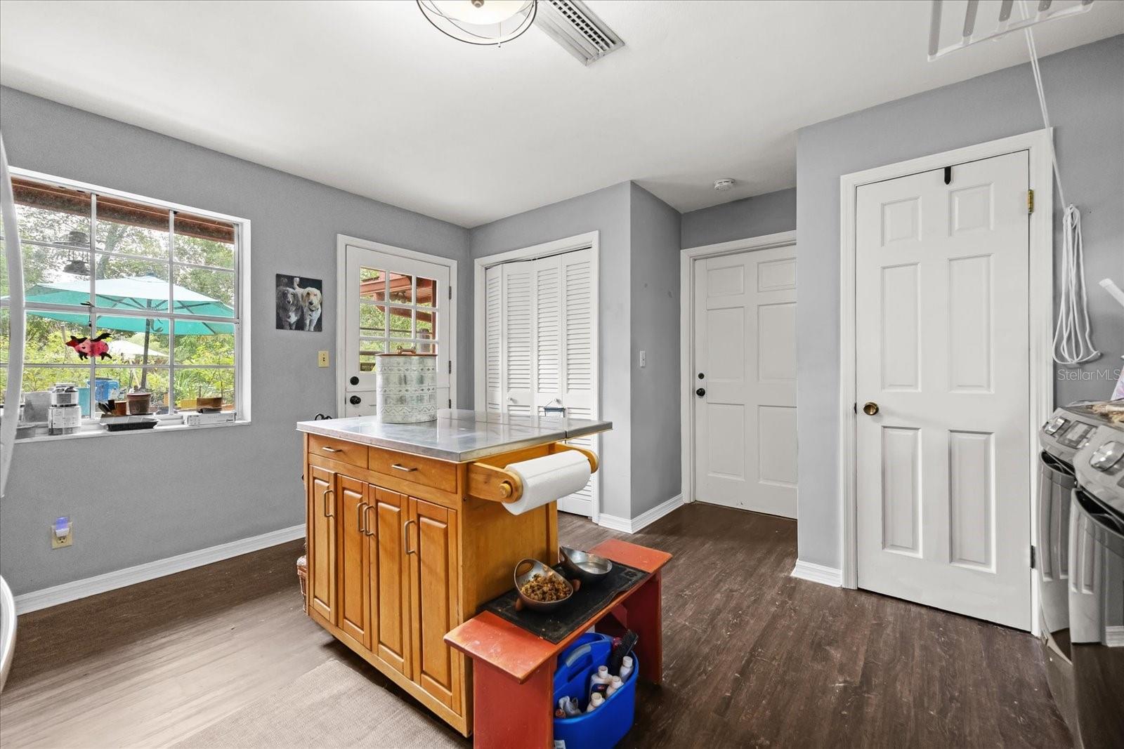 295 FRANCES CIR