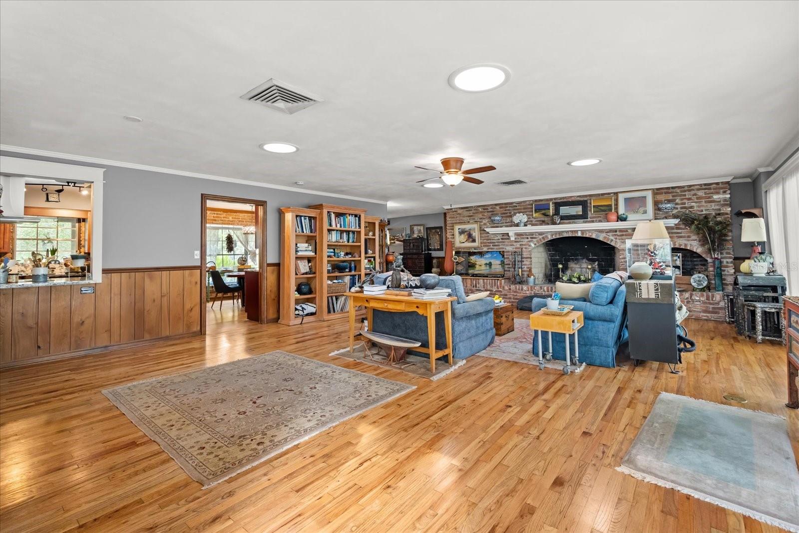 295 FRANCES CIR