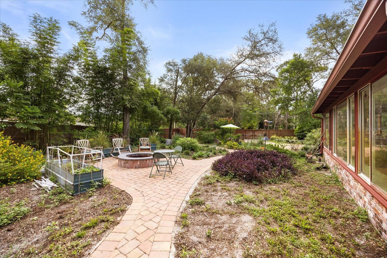 295 FRANCES CIR