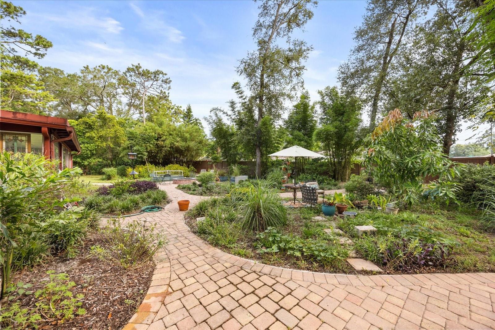 295 FRANCES CIR