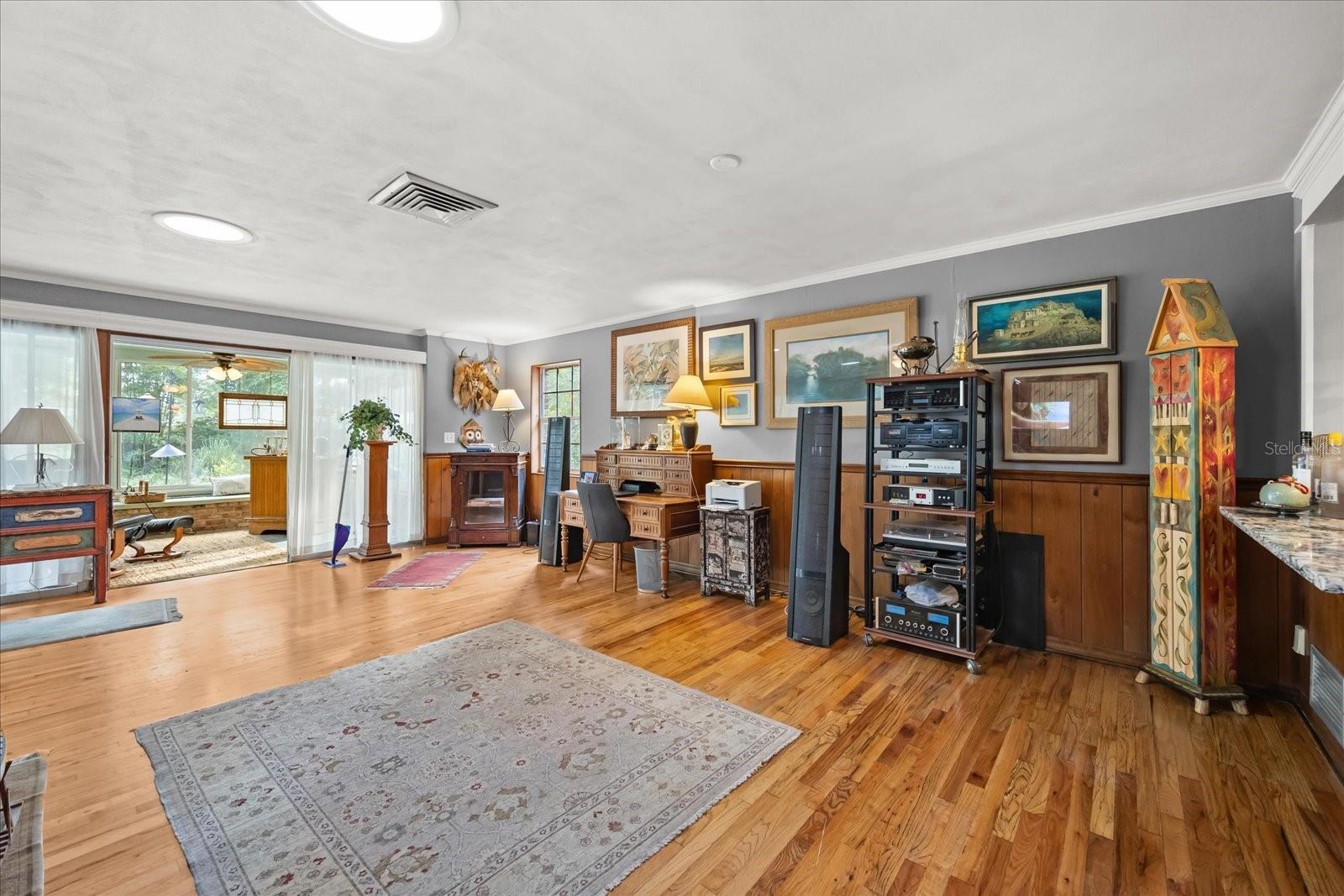 295 FRANCES CIR
