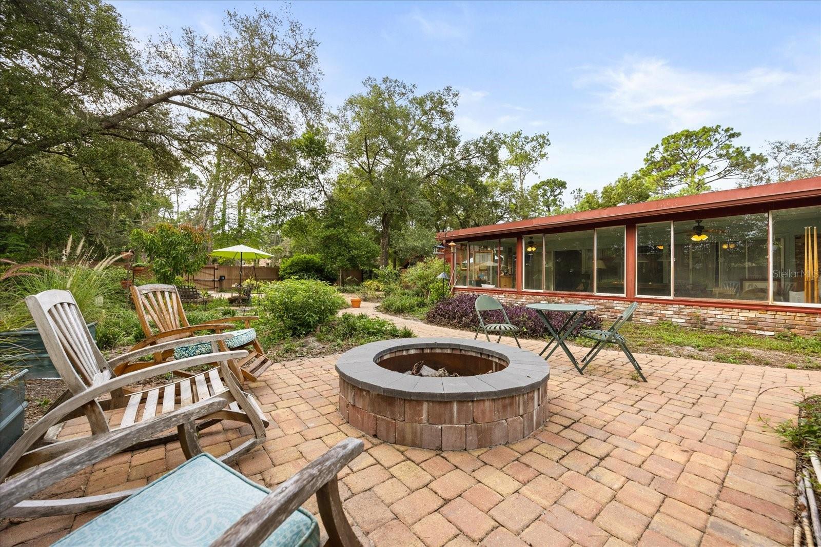 295 FRANCES CIR