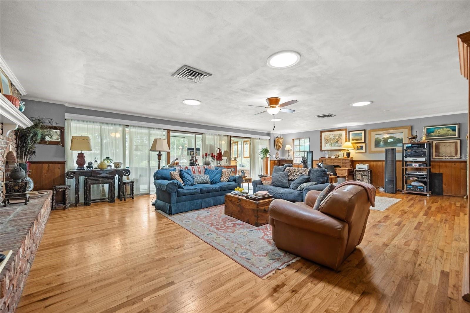 295 FRANCES CIR