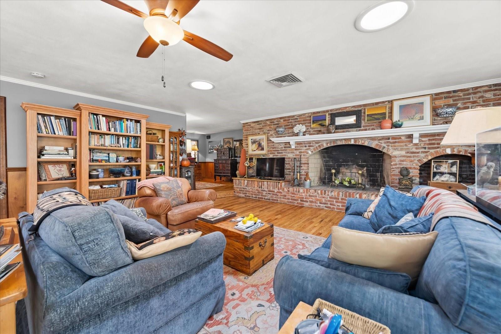 295 FRANCES CIR