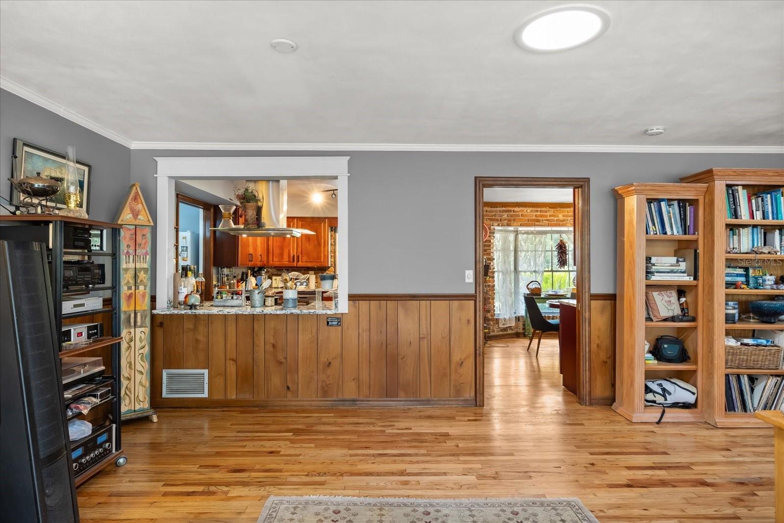 295 FRANCES CIR