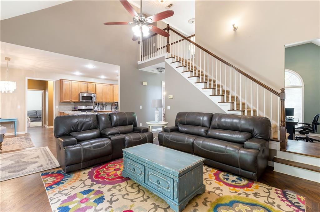 3338 Hackmatack Drive NW