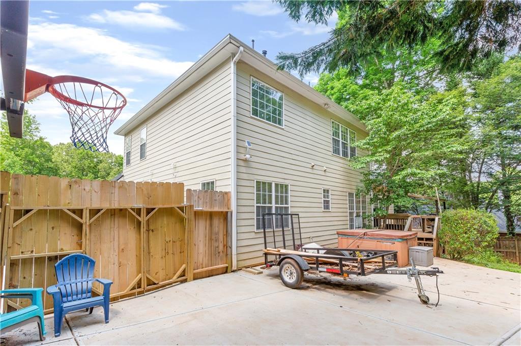 3338 Hackmatack Drive NW