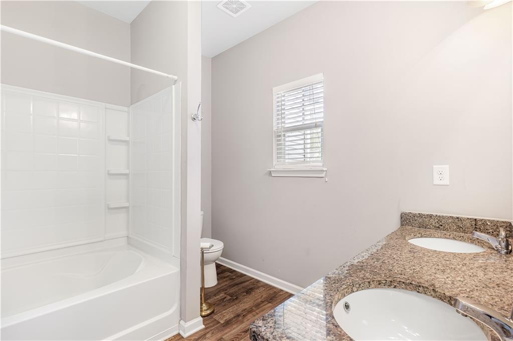 637 Oakside Place