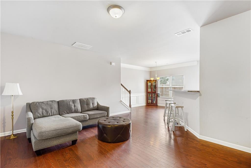 637 Oakside Place