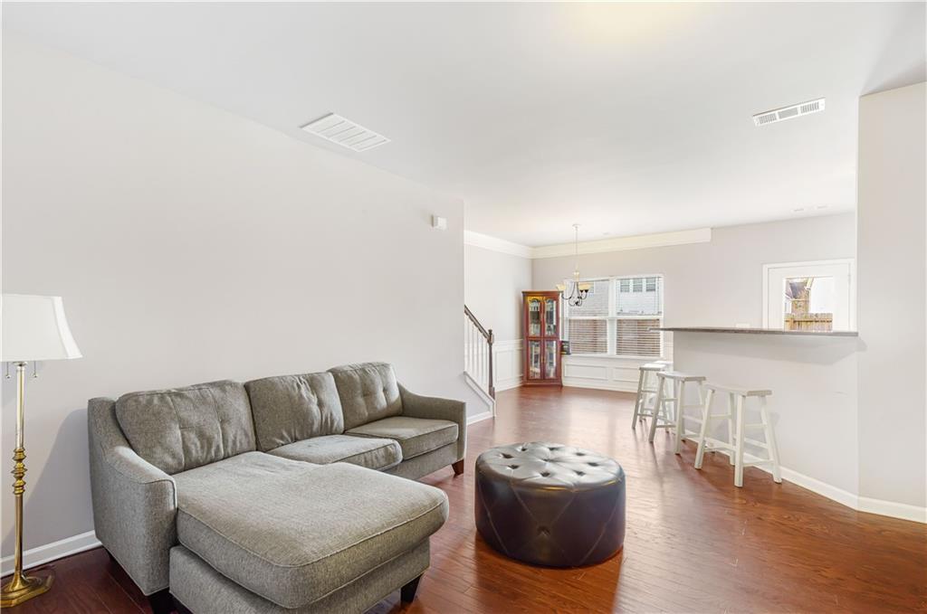 637 Oakside Place