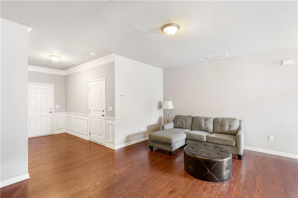 637 Oakside Place