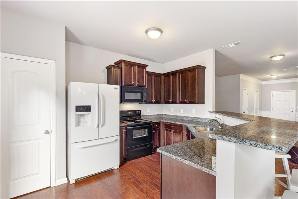 637 Oakside Place