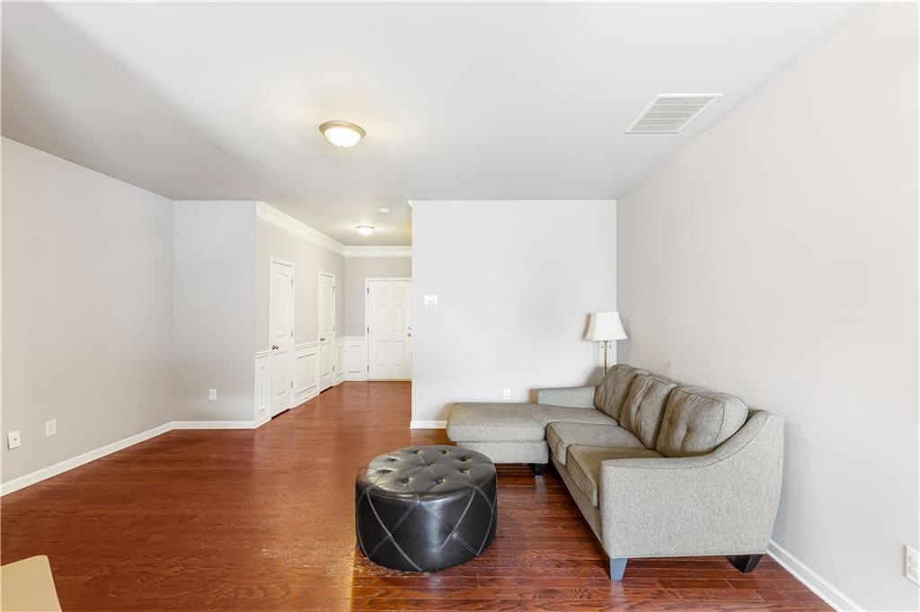 637 Oakside Place