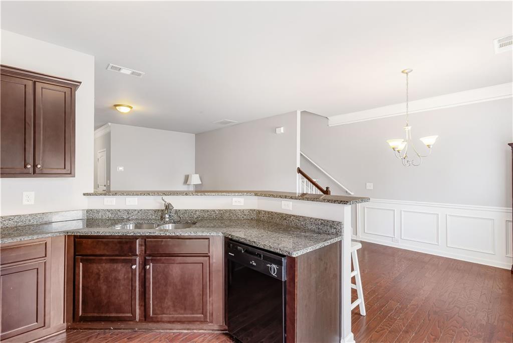 637 Oakside Place