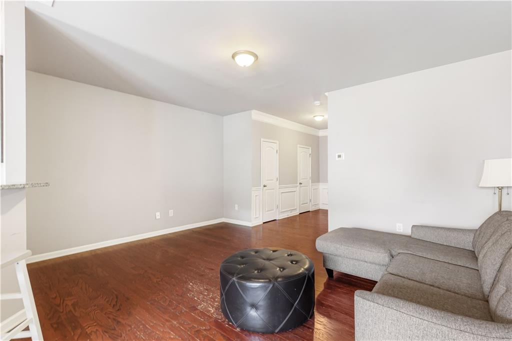 637 Oakside Place