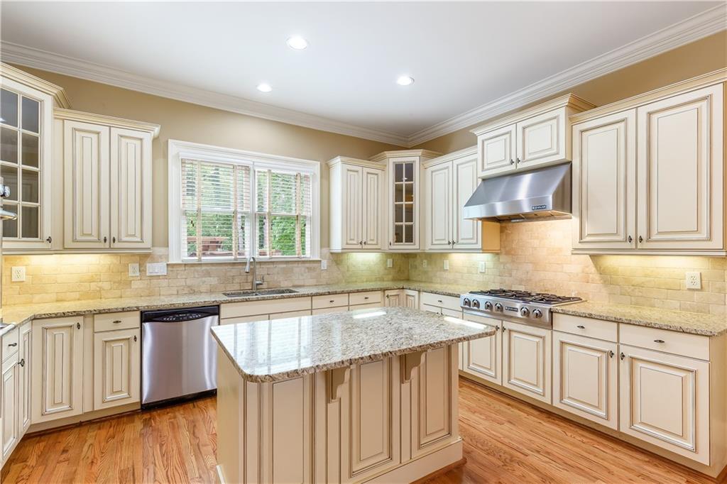 2369 Tabbystone Lane NW