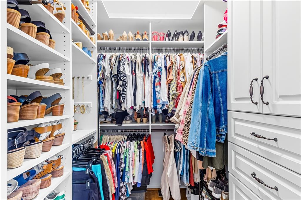 1553 Valley Reserve Court NW