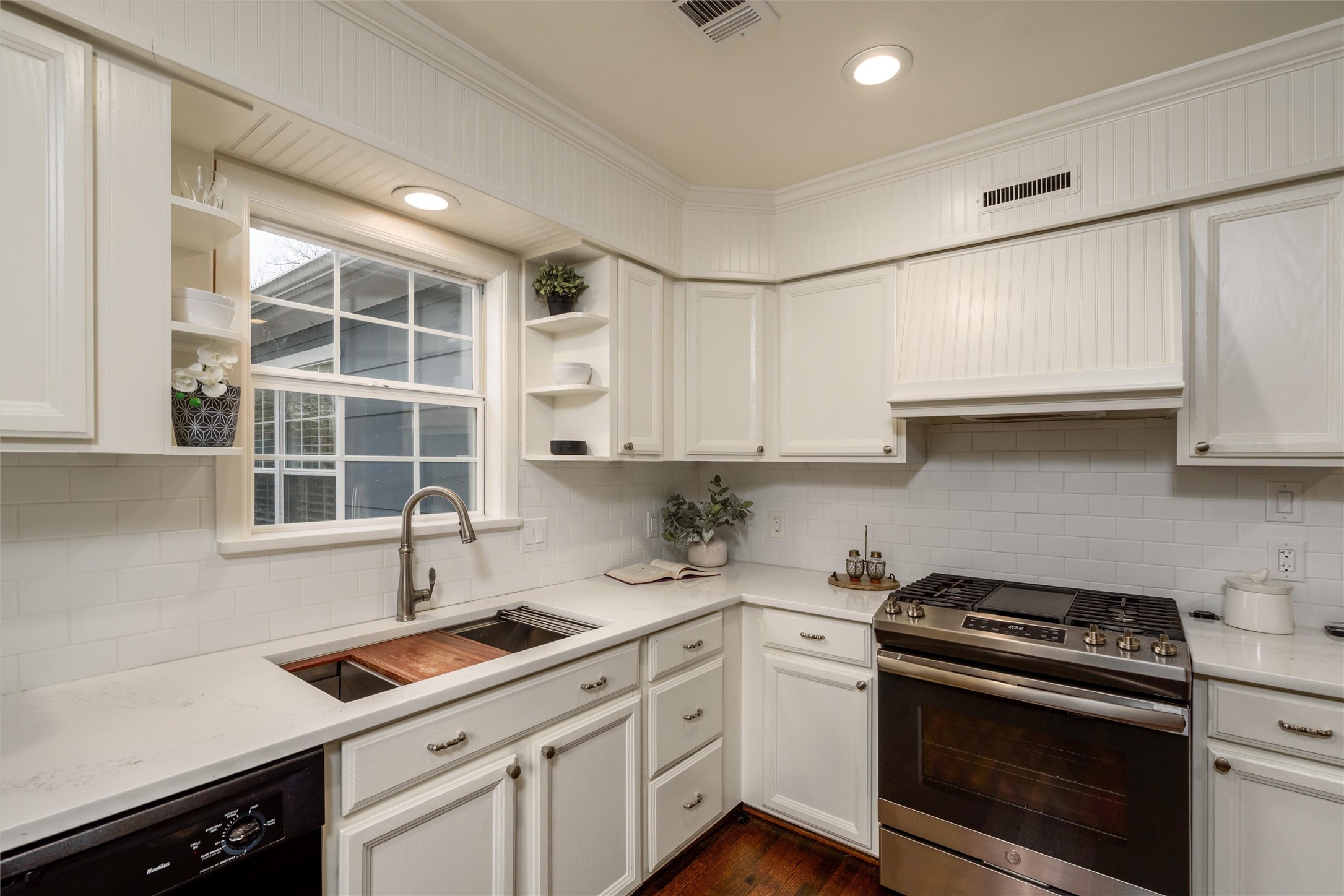 1412 N Waddill Street