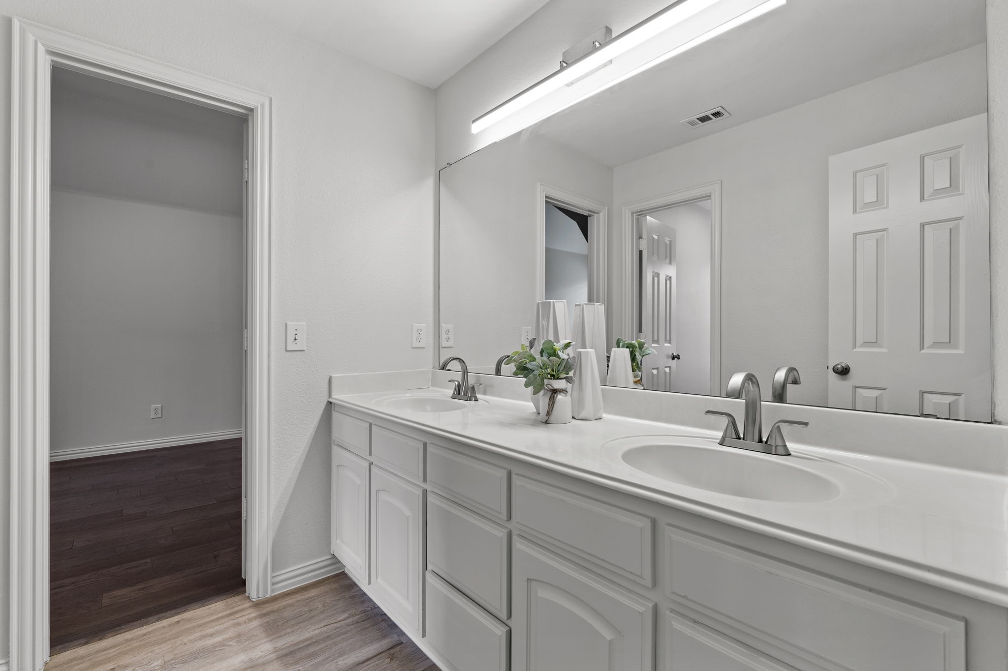 4821 Ravendale Drive