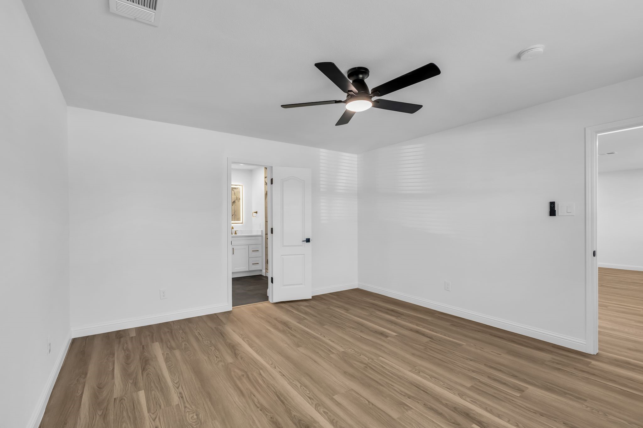 906 Thistle Circle