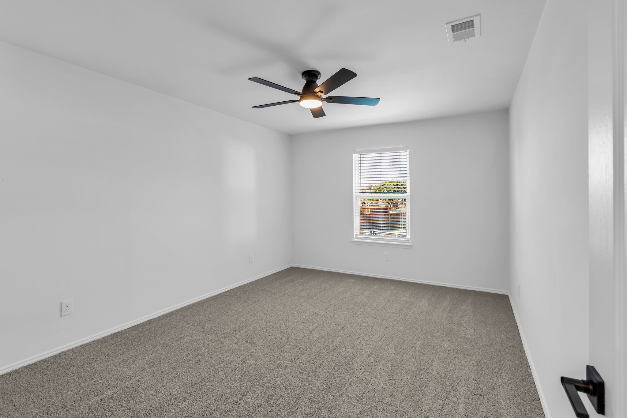 906 Thistle Circle