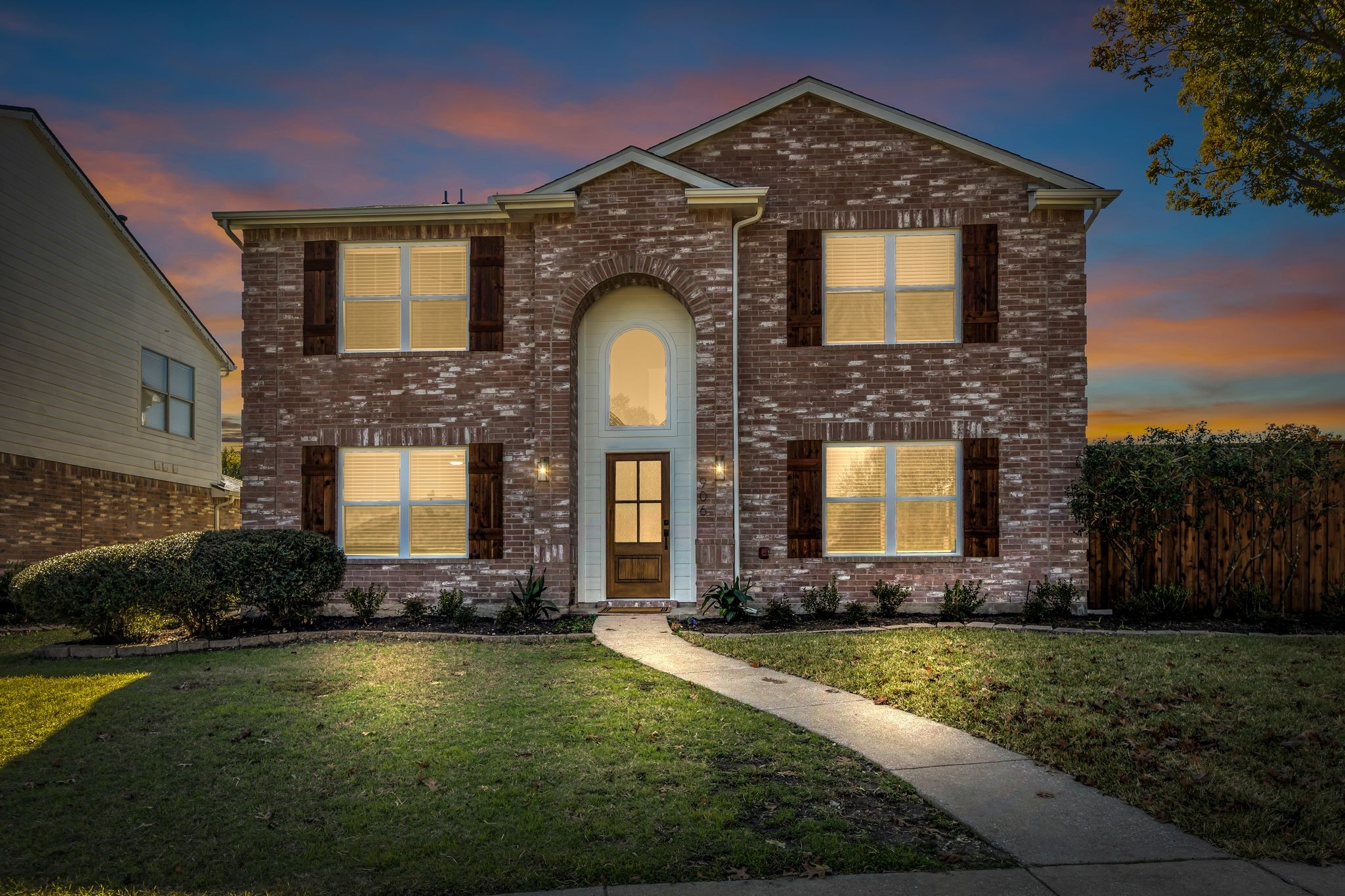 906 Thistle Circle