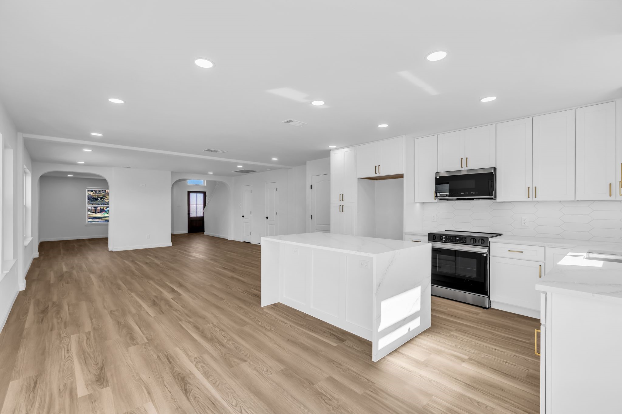 906 Thistle Circle