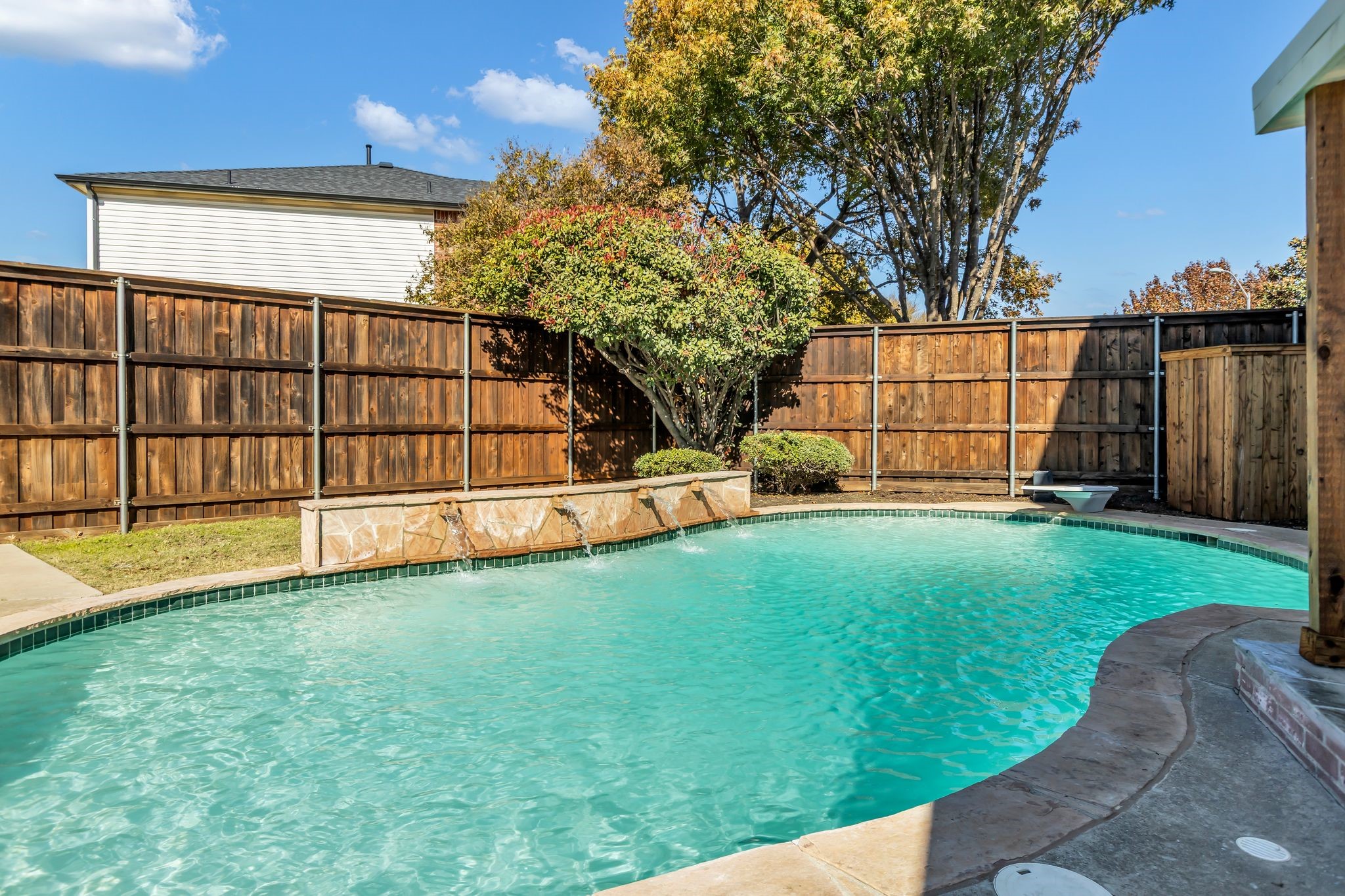 906 Thistle Circle