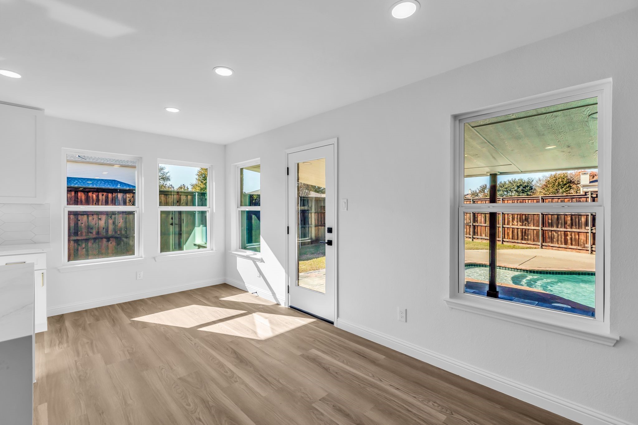 906 Thistle Circle