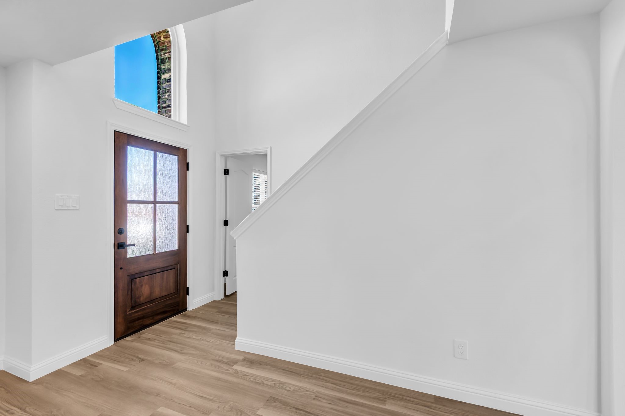 906 Thistle Circle