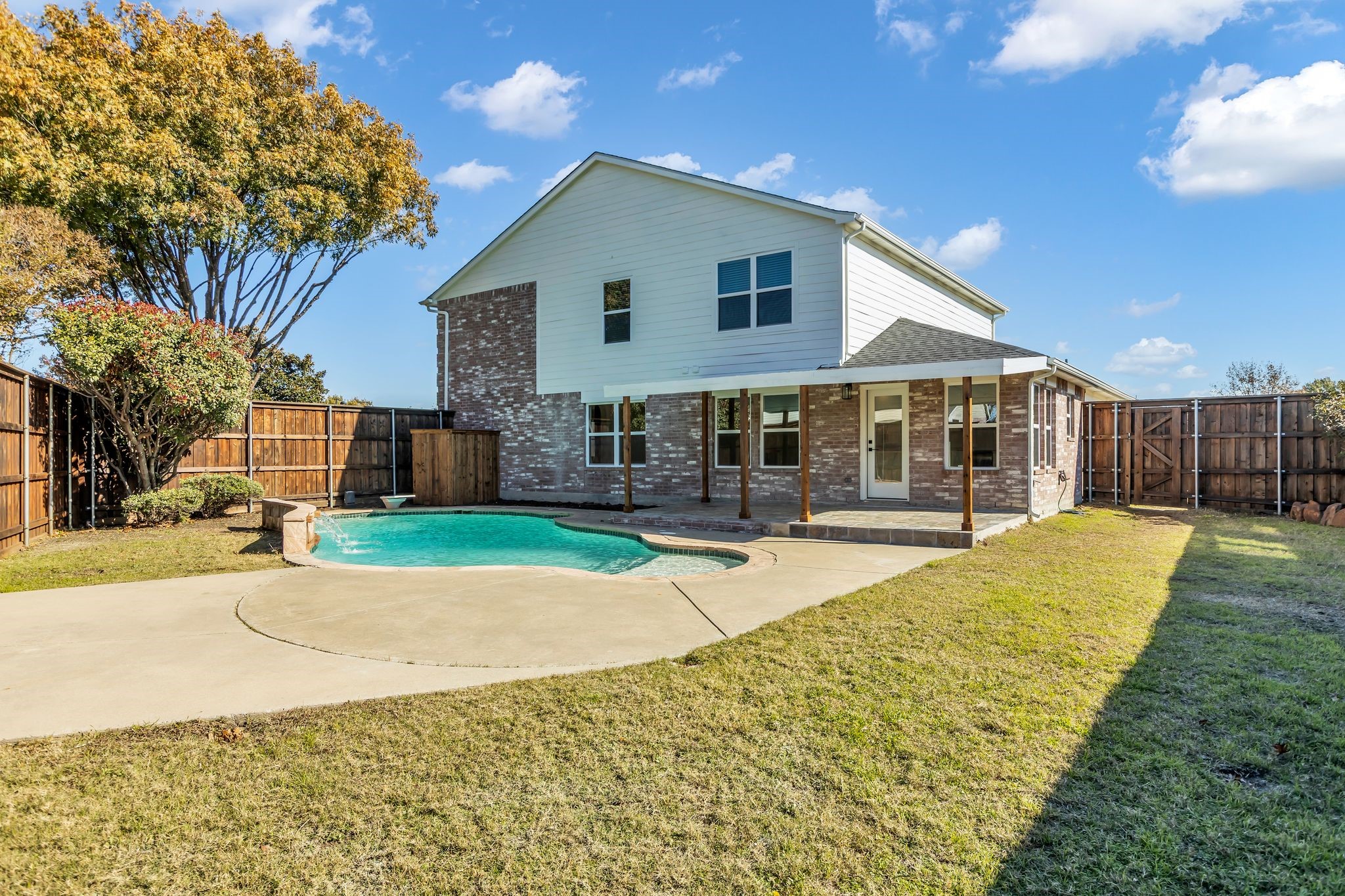 906 Thistle Circle