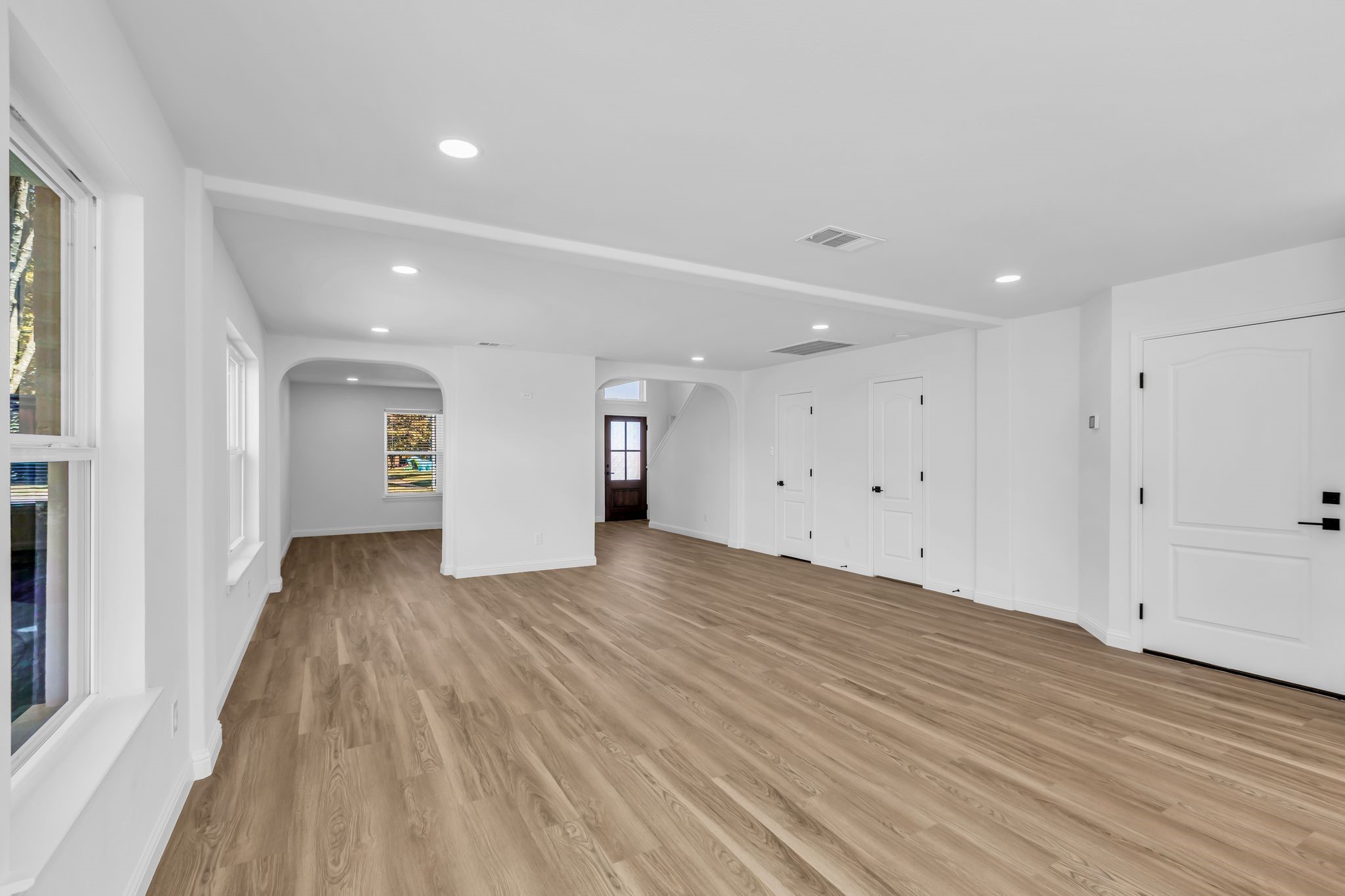 906 Thistle Circle