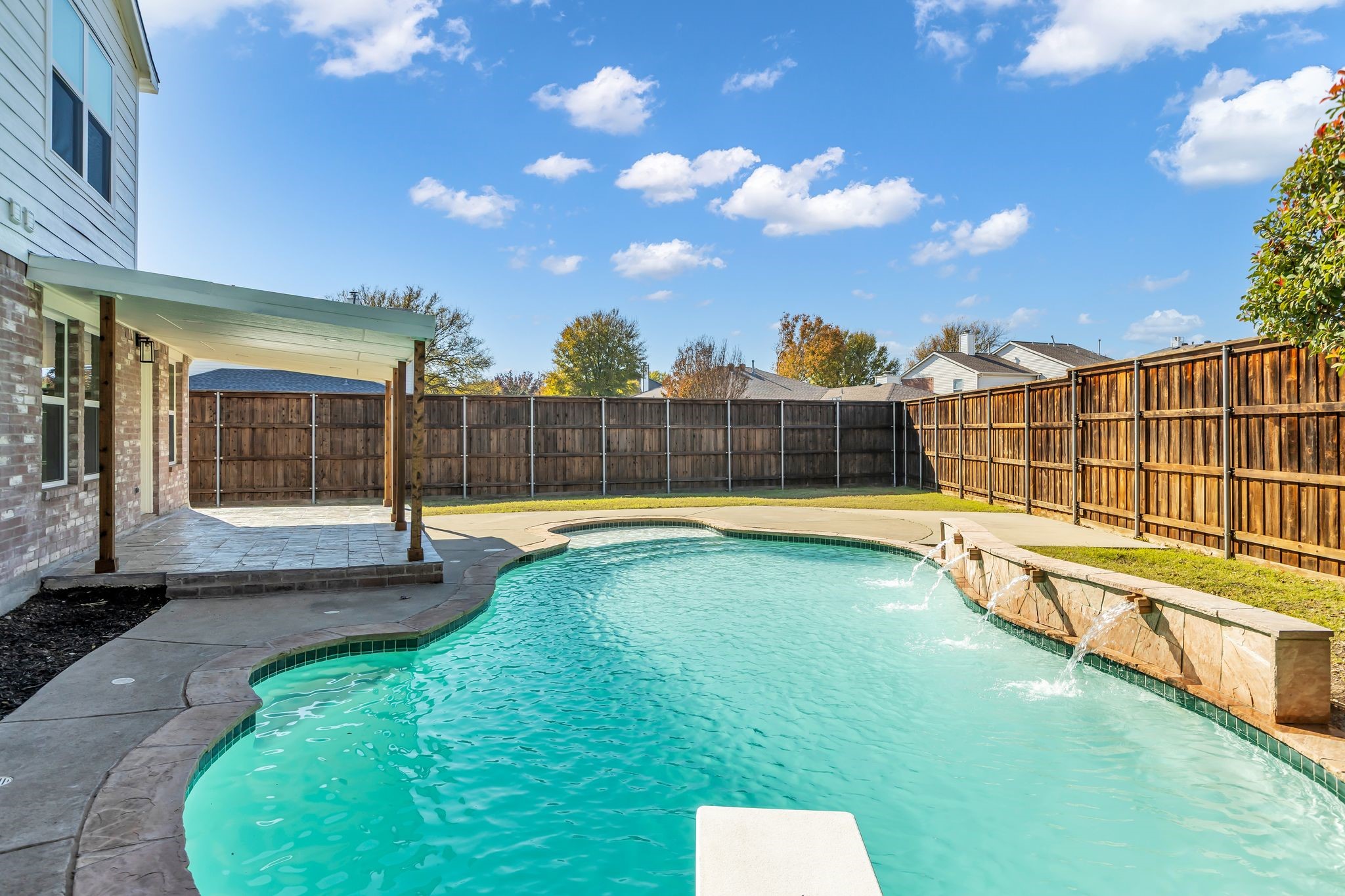 906 Thistle Circle
