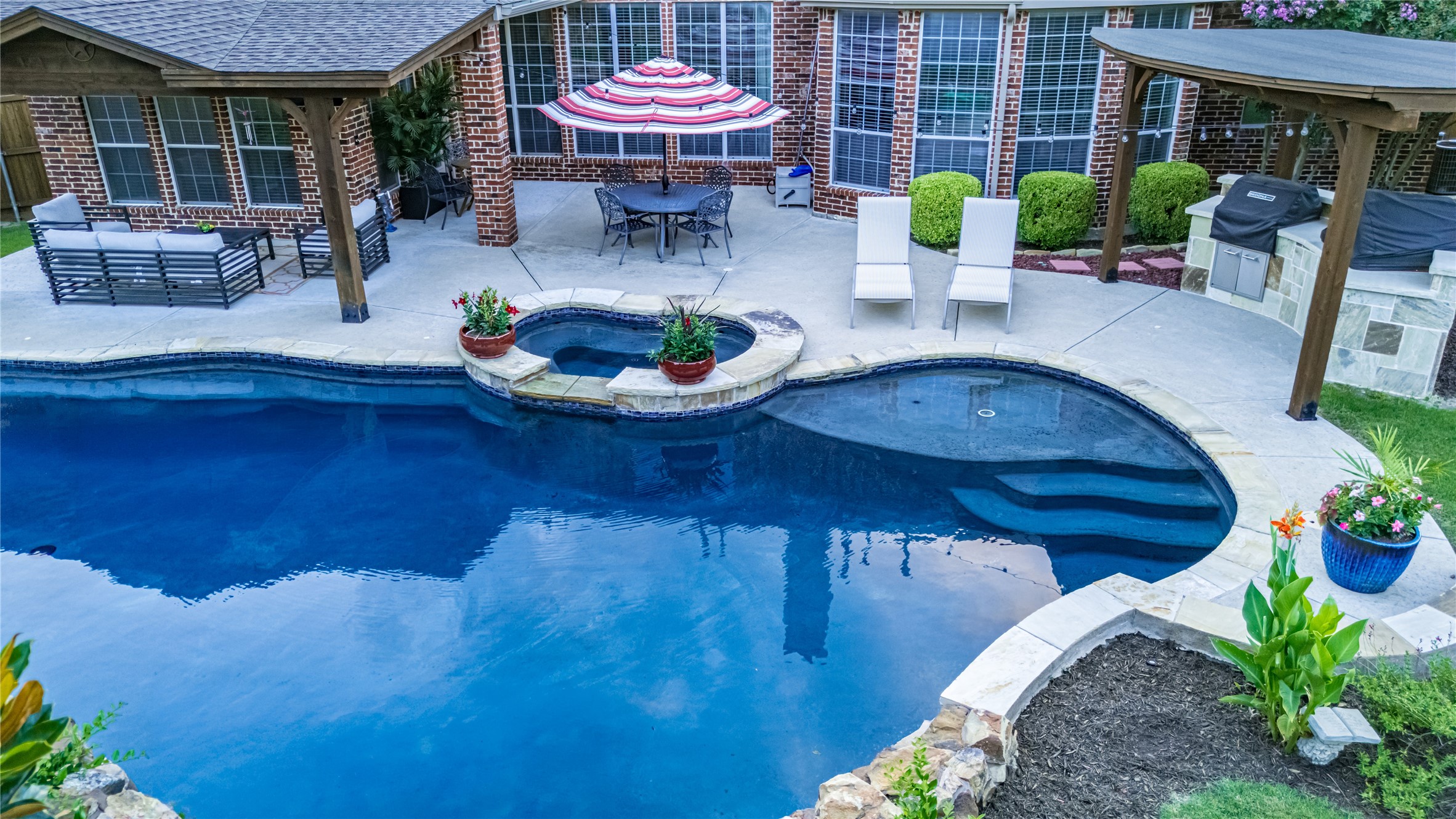 901 Woodcliff Drive