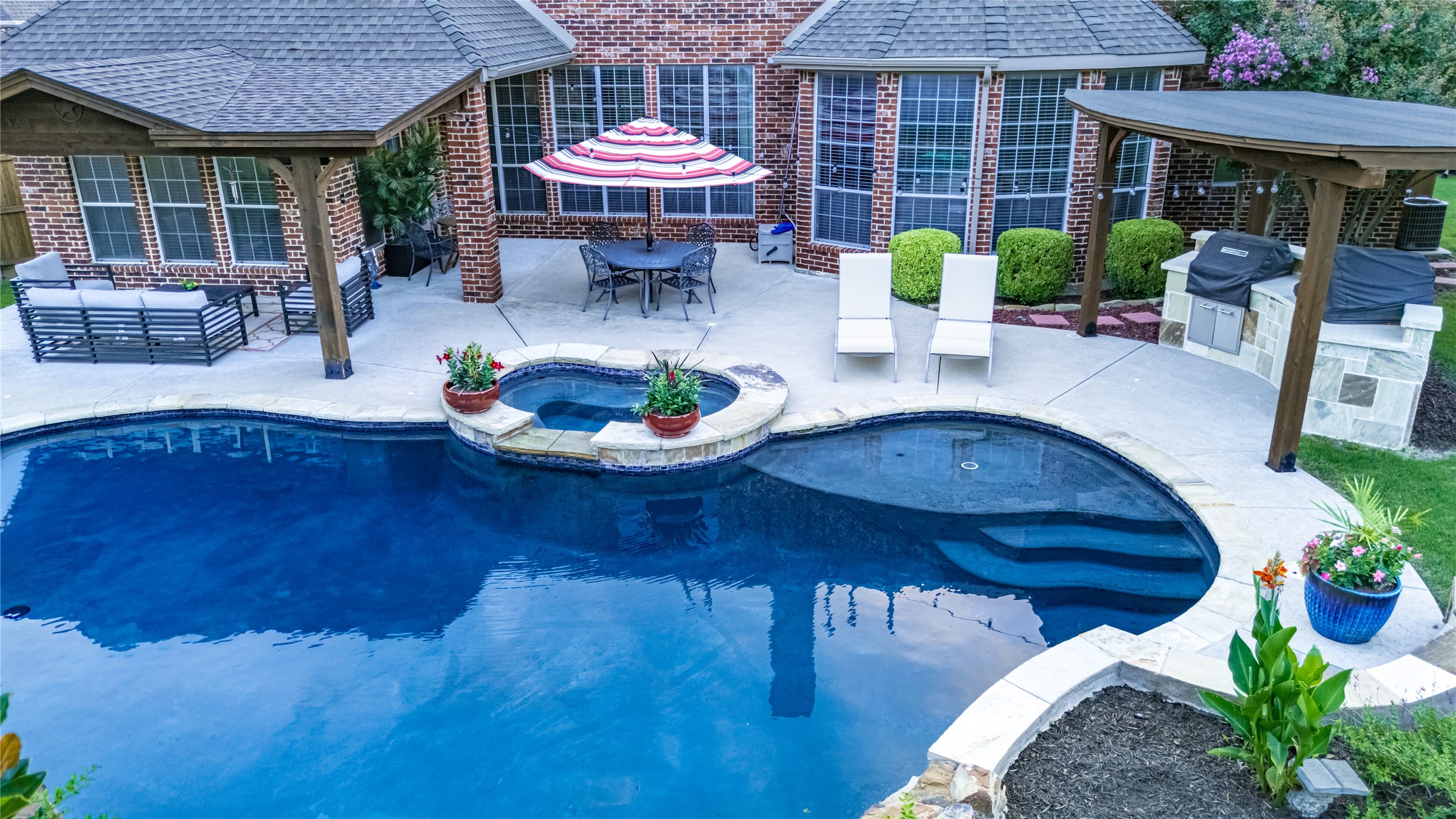 901 Woodcliff Drive
