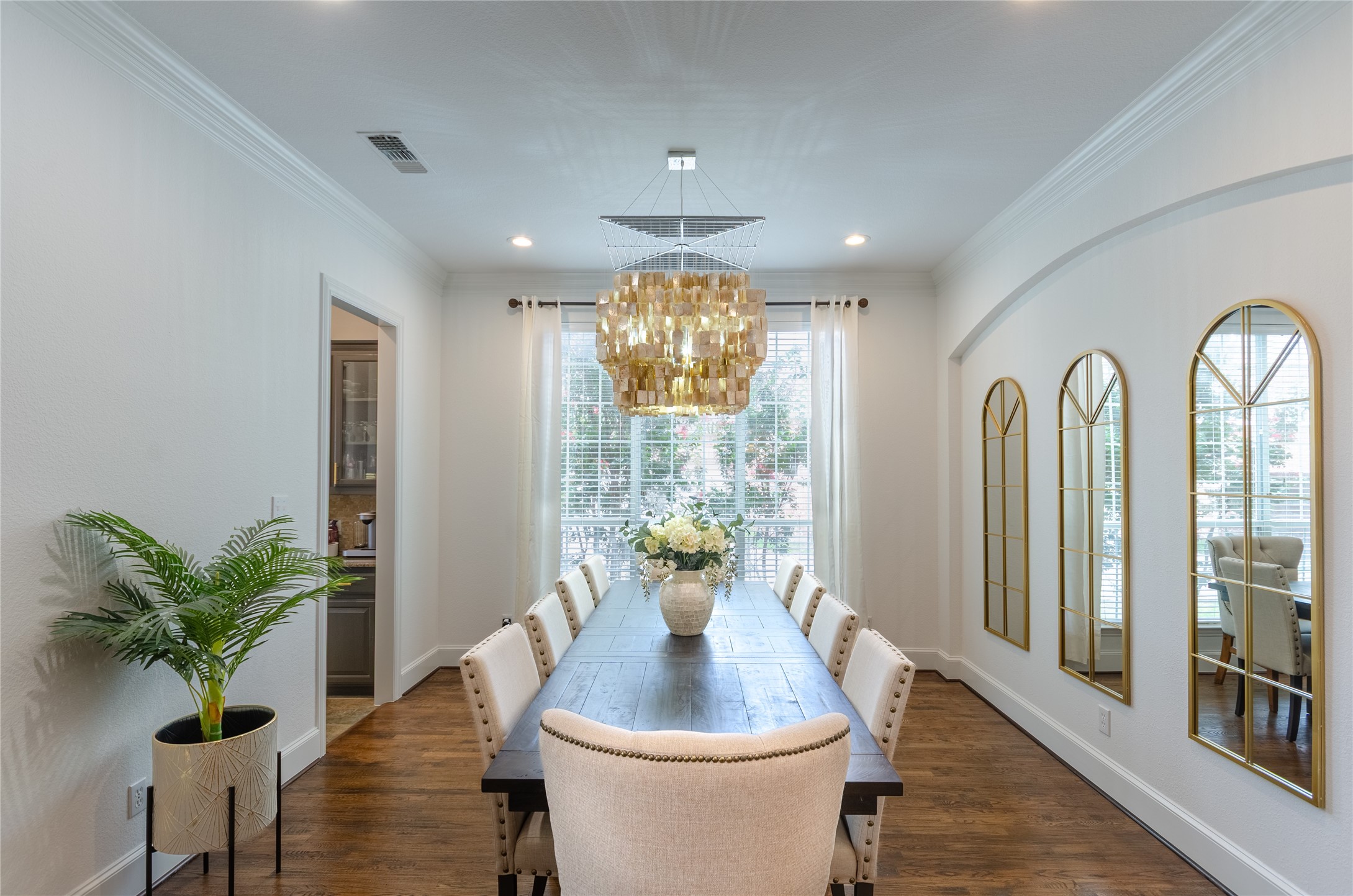901 Woodcliff Drive