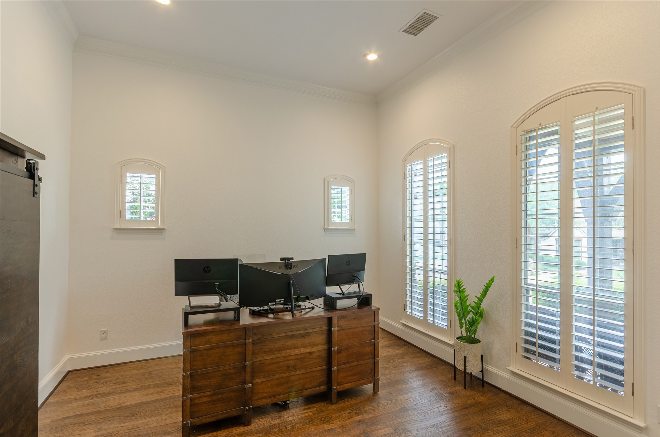 901 Woodcliff Drive